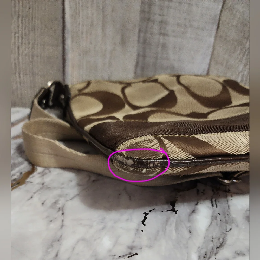 🌸Y2K Coach Signature Crossbody in Brown and Tan🌸 Has imperfections - Picture 2 of 9